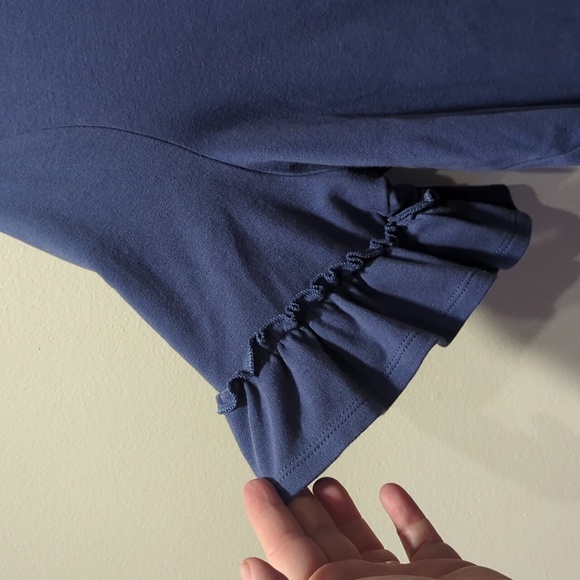 Kim Rogers flared sleeve shirt. - Picture 3 of 4